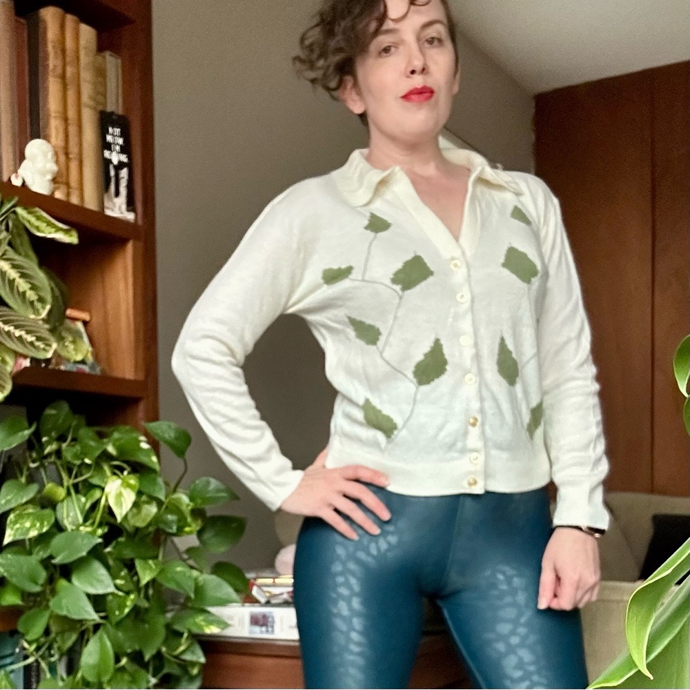 Vintage Leaf Patterned Cream Collared Sweater